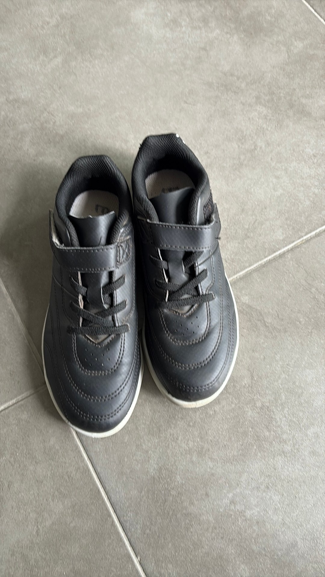 Zaalvoetbal voetbalschoenen, maat 34 van Decathlon, Kinderen en Baby's, Ophalen, Zo goed als nieuw