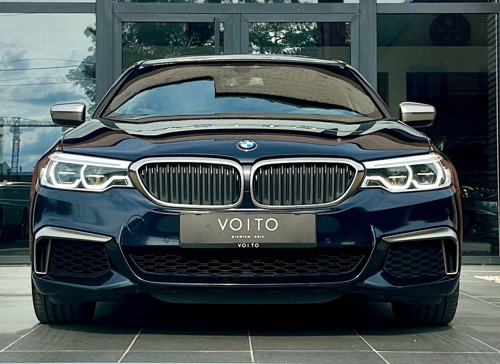 BMW 550 M550d Xdrive PANO/H&K/NAVI/MEMORY/CAMERA/TREKHAAK/LE, Auto's, Automaat, 2993 cc, 2470 kg, Bedrijf