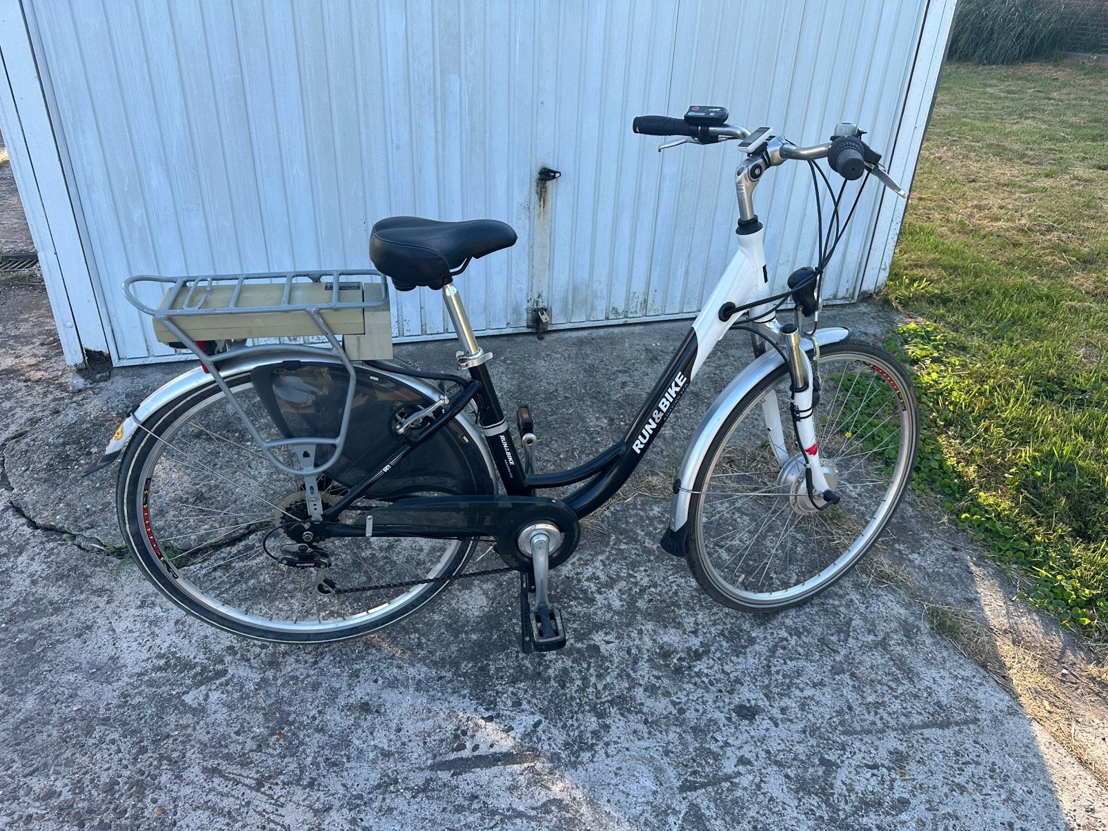 Elektrische damesfiets 28 inch, Ophalen, Zo goed als nieuw