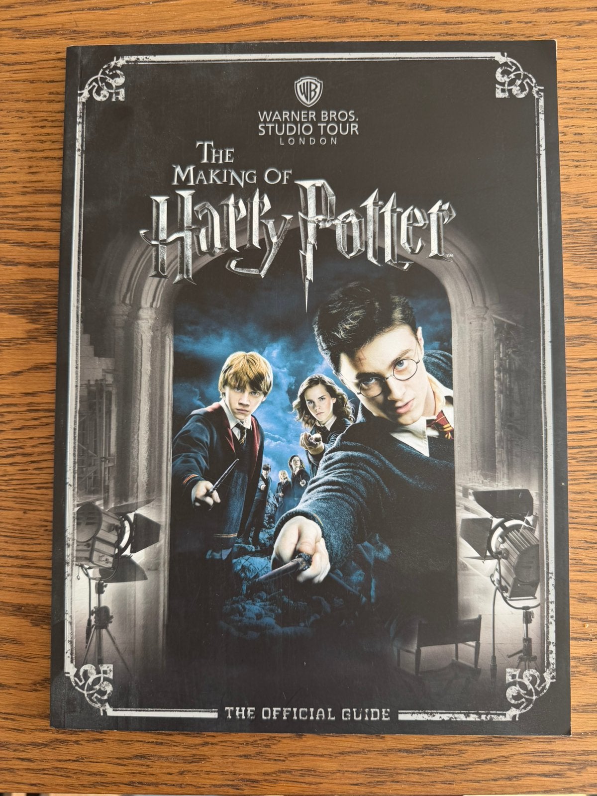 The Making of Harry Potter – Warner Bros. – Official Guide, Verzamelen, Ophalen of Verzenden, Zo goed als nieuw