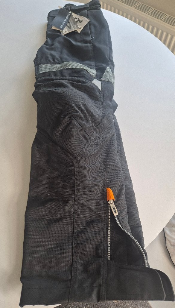 BMW AIFLOW 4.   motobroek.    NIEUW       Dames Maat 38, Motoren, Kleding | Motorkleding, Nieuw met kaartje, Ophalen of Verzenden