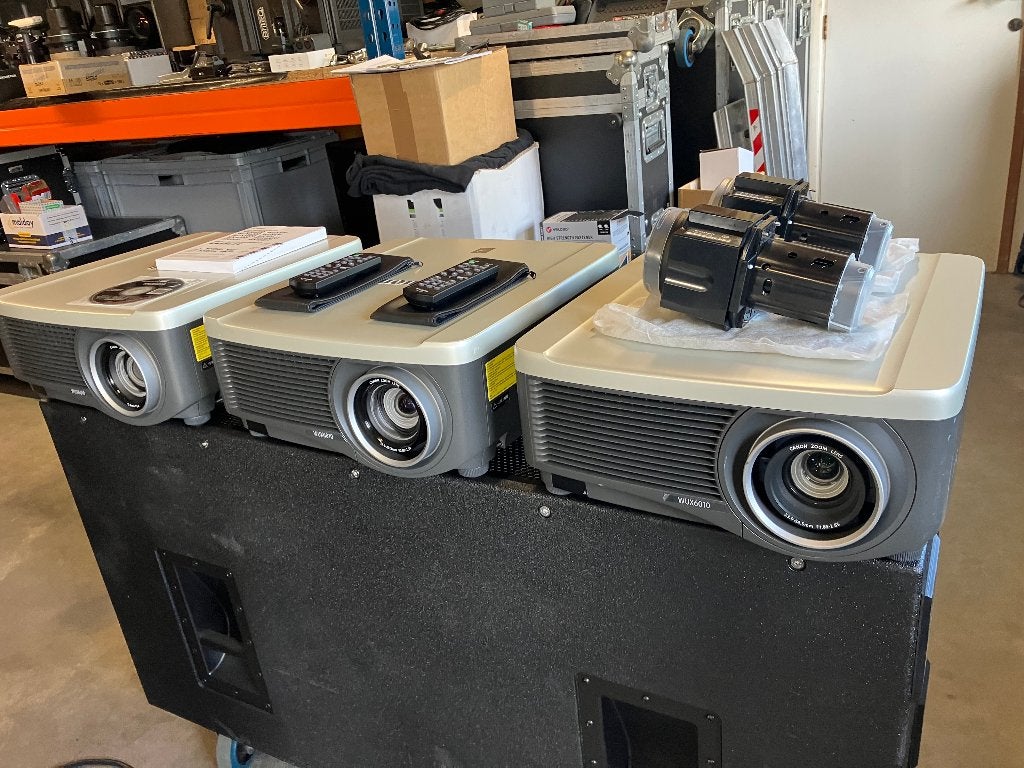 Canon XEED WUX 6010 - 3 stuks + accesoires,, lenzen, beugels, Cinéma ou Digitalisation vidéo