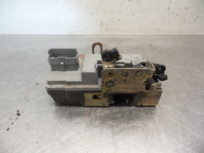 Deurslot Mechaniek 4Deurs links-voor van een Peugeot 206, Gebruikt, -, -, Ophalen of Verzenden