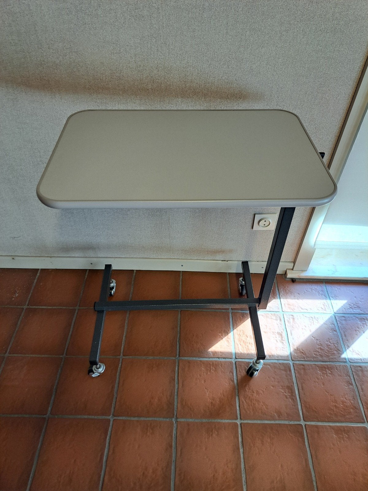 verstelbare bijzettafel, Ophalen, Zo goed als nieuw