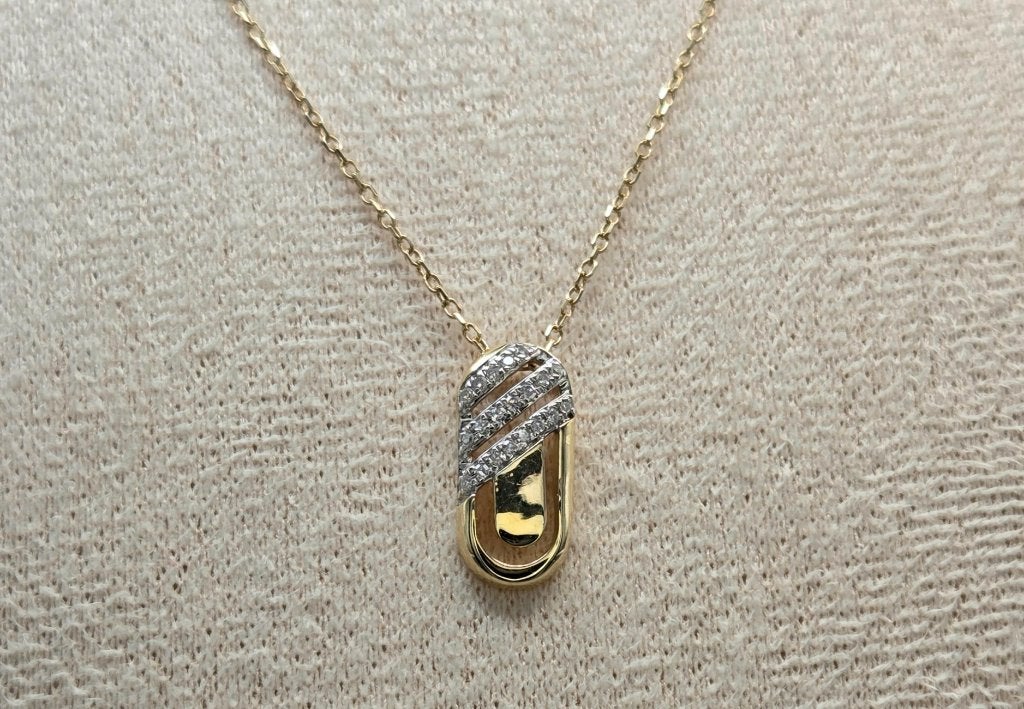 Gouden ketting met bi-color hanger en diamanten. 2026/653, Ophalen of Verzenden, Zo goed als nieuw, Met edelsteen, Goud
