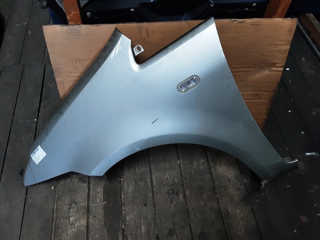 AILE AVANT GAUCHE Ford Focus C-Max (01-2003/03-2007), Autos : Pièces & Accessoires, Garde-boue, Mevr. I. Hauben, Avant, Rue de l'Espoir 34 34
4030  GRIVEGNÉE, BE
