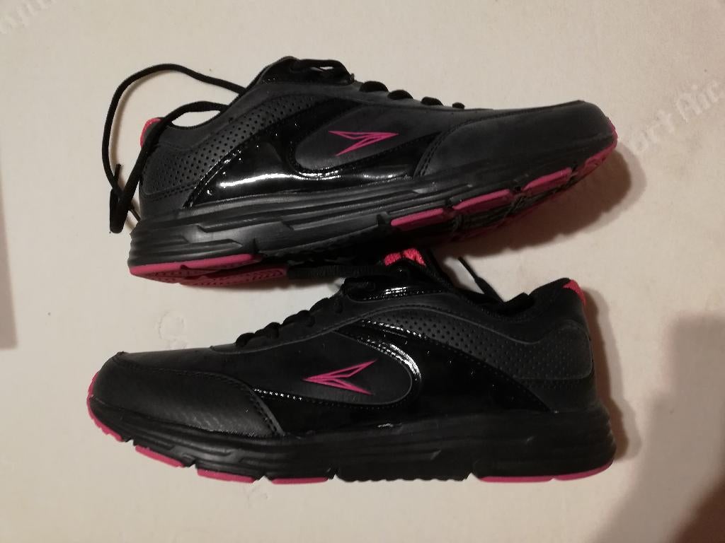 Sportschoenen Osaga, Enlèvement
