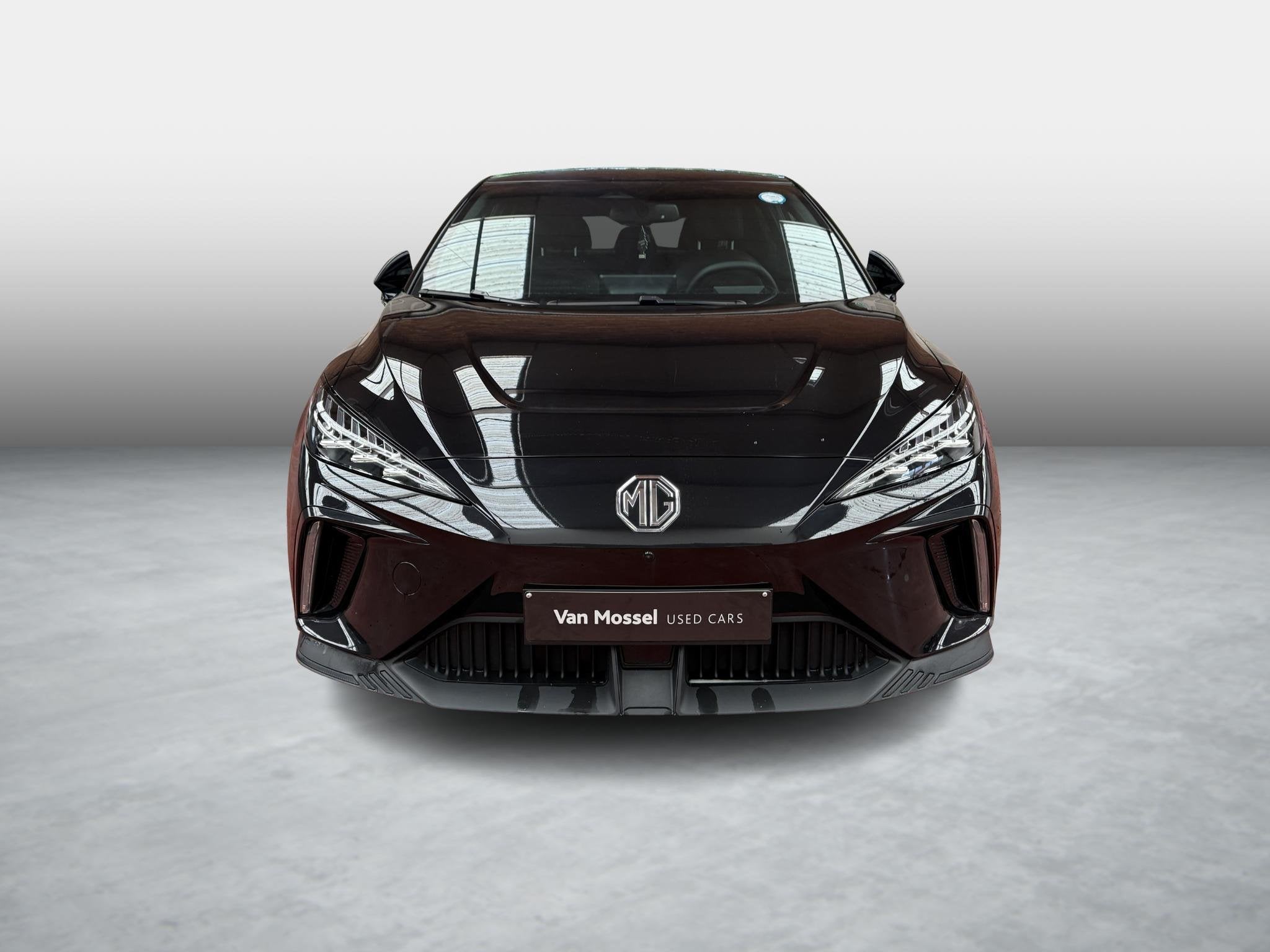 MG MG4 64 kWh Luxury, Auto's, MG, Automaat, Gebruikt, 1675 kg, Zwart