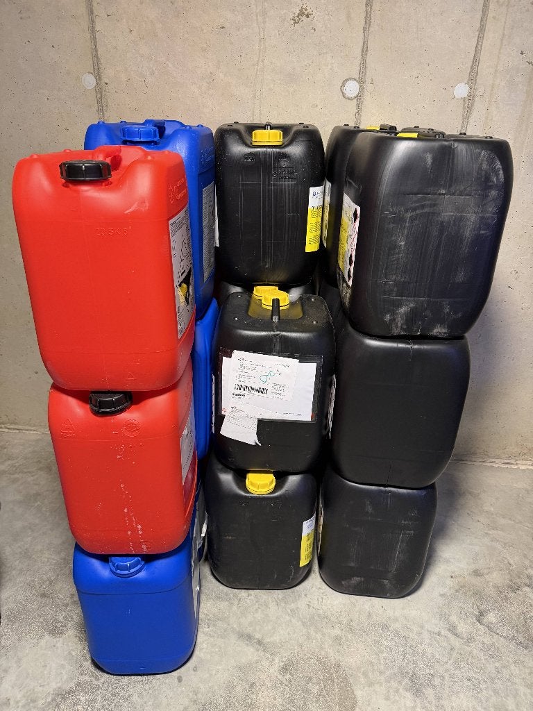 20 bouteilles vides de — jerricans/fûts en plastique, Moins de 75 litres, Enlèvement, Utilisé, Synthétique
