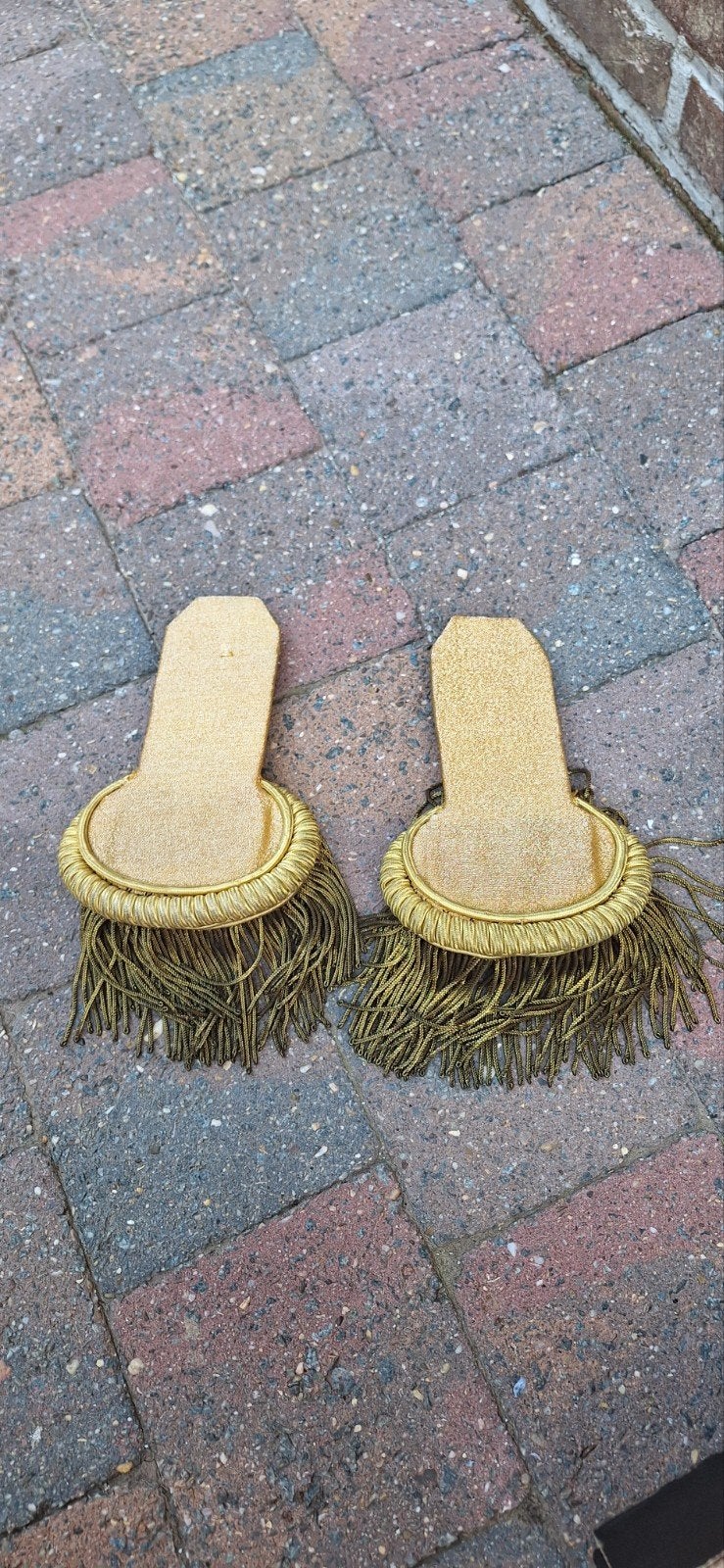 Schoudervullingen voor officieren, Verzamelen, Ophalen