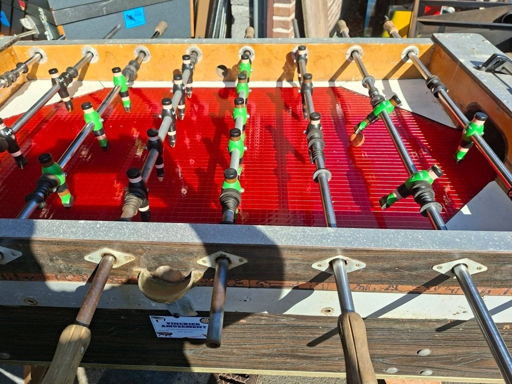 Een opgelapte kickertafel., Ophalen, Gebruikt, Overige typen