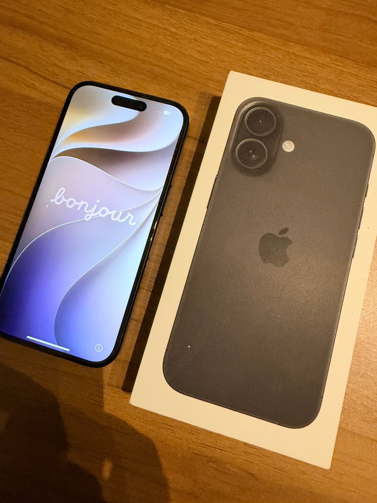 iPhone 16 avec boîte d’origine et facture, Télécoms, Enlèvement, Comme neuf, Noir, IPhone 16