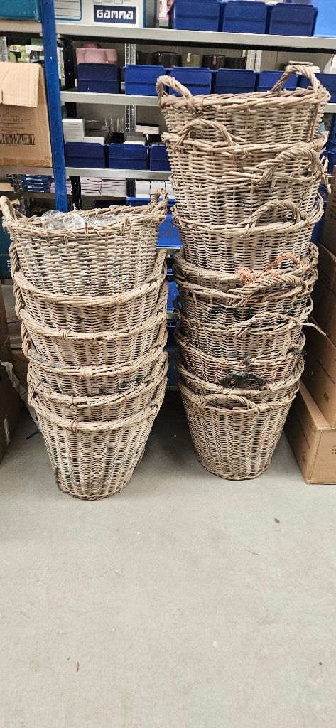 Grote rieten manden met handvatten - meerdere stuks, Huis en Inrichting, Woonaccessoires | Schalen en Manden, Ophalen, Met handvatten