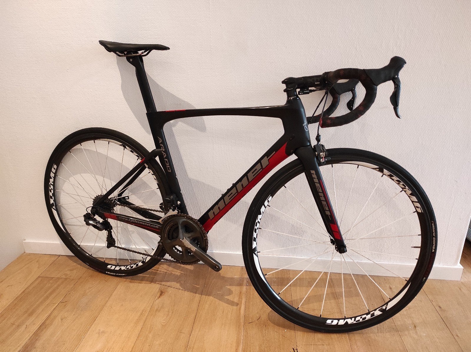 Vélo de route Menet - ultra DI2 - Taille M, Vélos & Vélomoteurs, Autres marques, Frein sur jante, Enlèvement, 28 pouces
