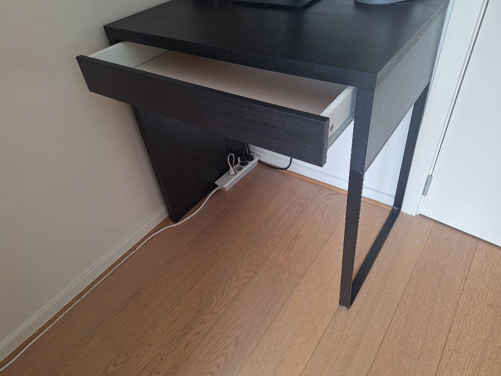 Bureau IKEA Micke brun noir, Huis en Inrichting, Ophalen, Met lades, 50 cm, Bruin