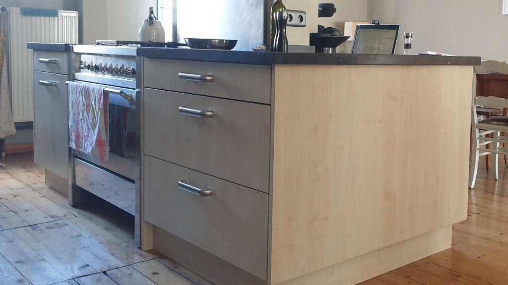 Volledige keuken + keukeneiland, in perfekte staat, stevig !, Huis en Inrichting, Ophalen, Zilver