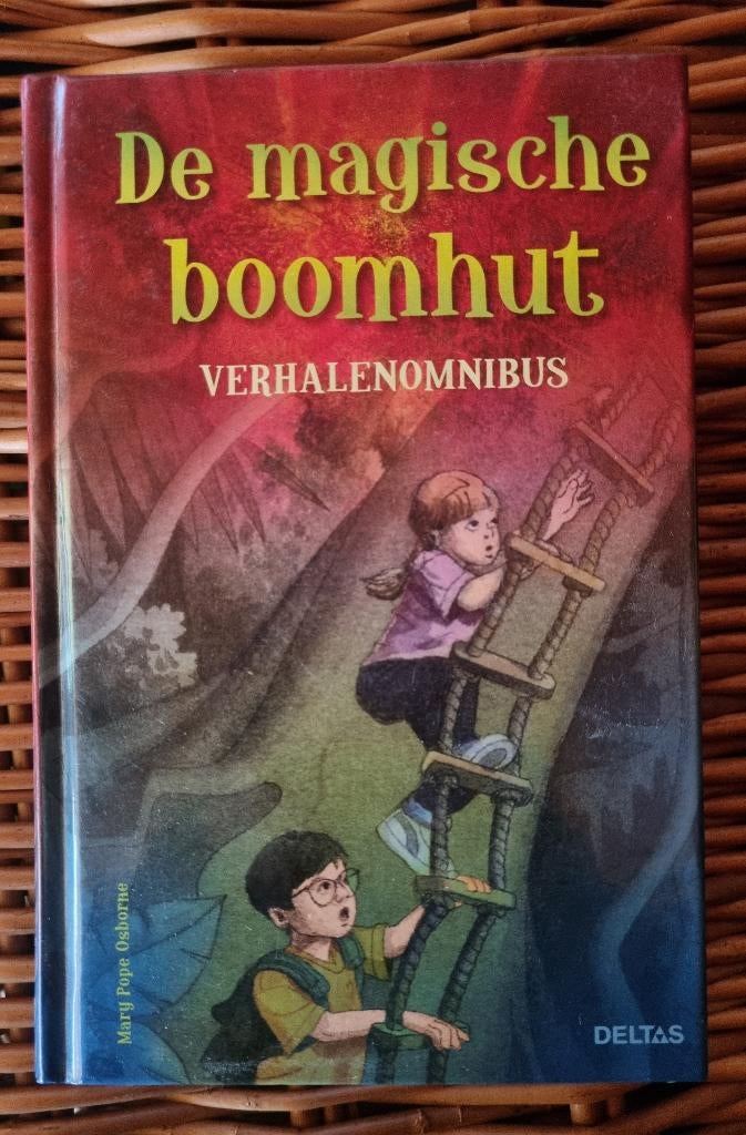 Boek De magische boomhut - verhalenomnibus, Boeken, Ophalen of Verzenden, Zo goed als nieuw, Mary Pope Osborne, Fictie algemeen