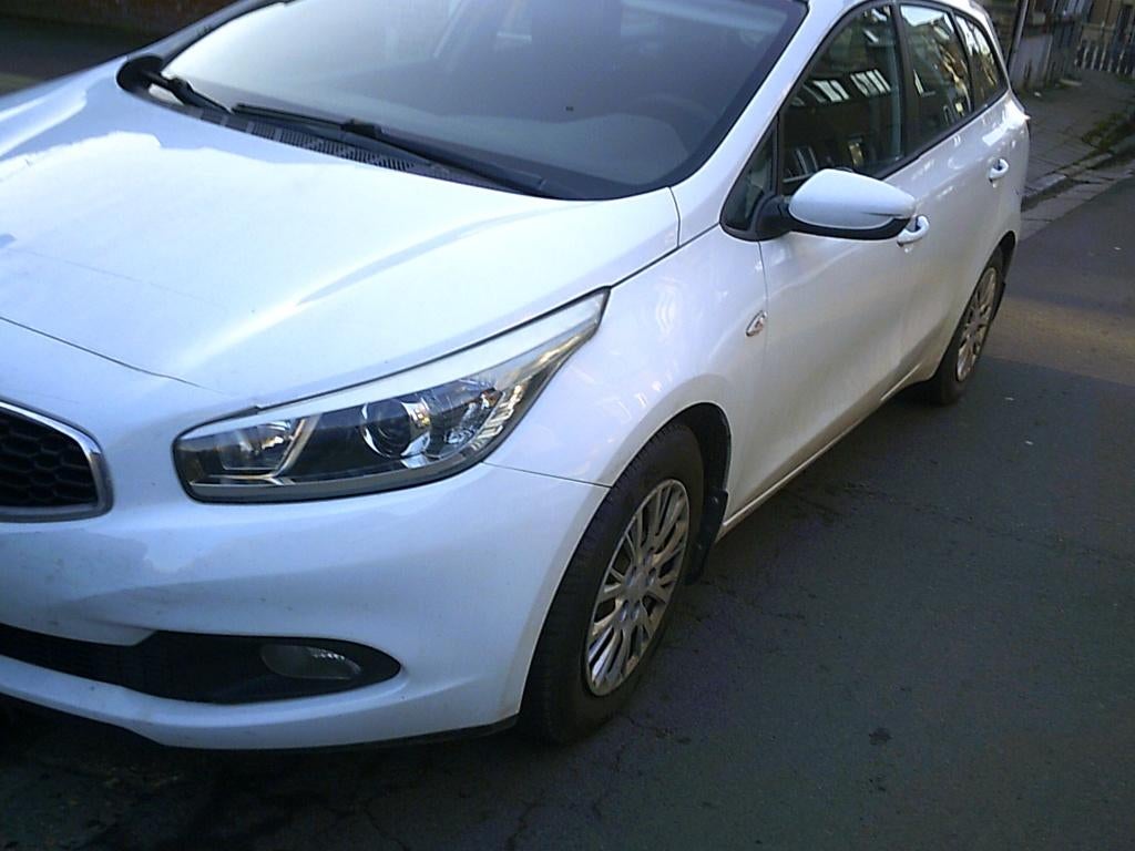 KIA CEED 14 ESSENCE MOD 2014 EURO5B VC VE DA AC RCD JA 170MK, Autos, Euro 5, Achat, 14 cm³, Entreprise