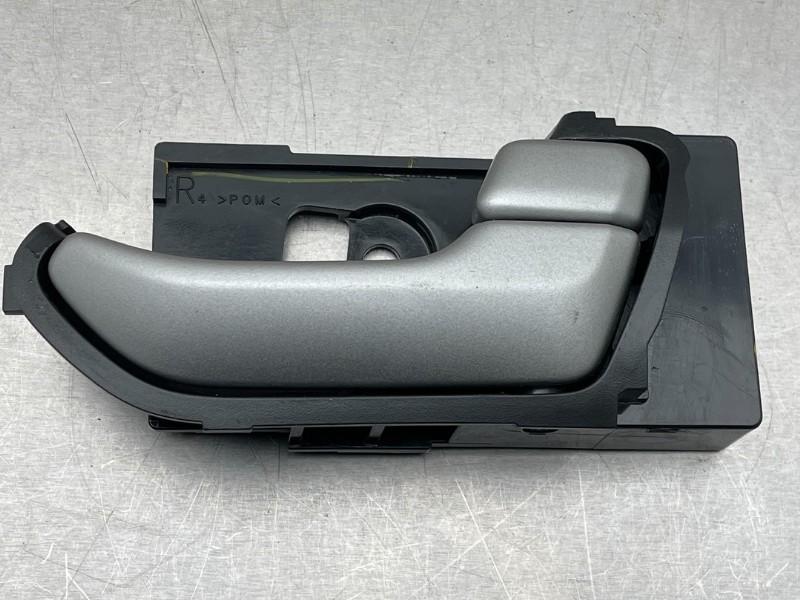 POIGNEE EXTERIEURE AVANT DROITE Isuzu D-Max (TFR / TFS), Dhr. M. Roggen, Stadsweg 37 37
9917 PV  WIRDUM GR., NL, Droite, Autres marques automobiles