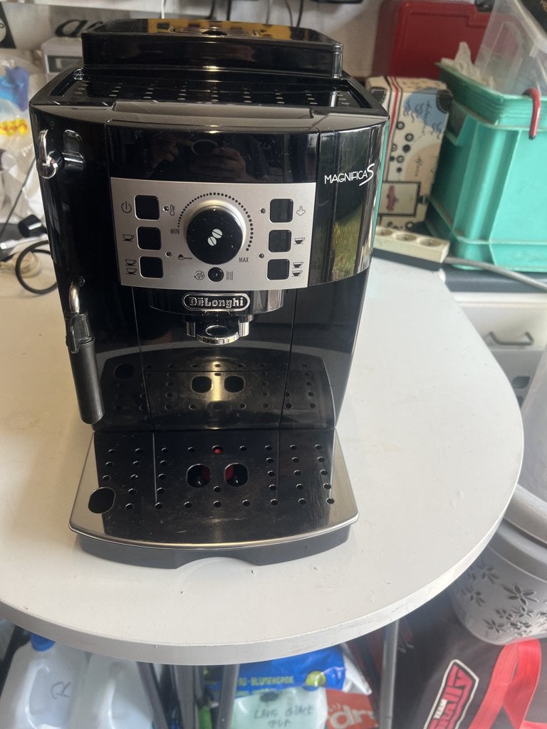 Delonghi machine à café magifica 's, Elektronische apparatuur, Gebruikt, Espresso apparaat, 1 kopje, Afneembaar waterreservoir