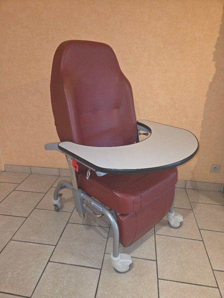 Fauteuil de repos médical VERMEIREN inclinable + tablette, Enlèvement, Comme neuf, Autres matériaux