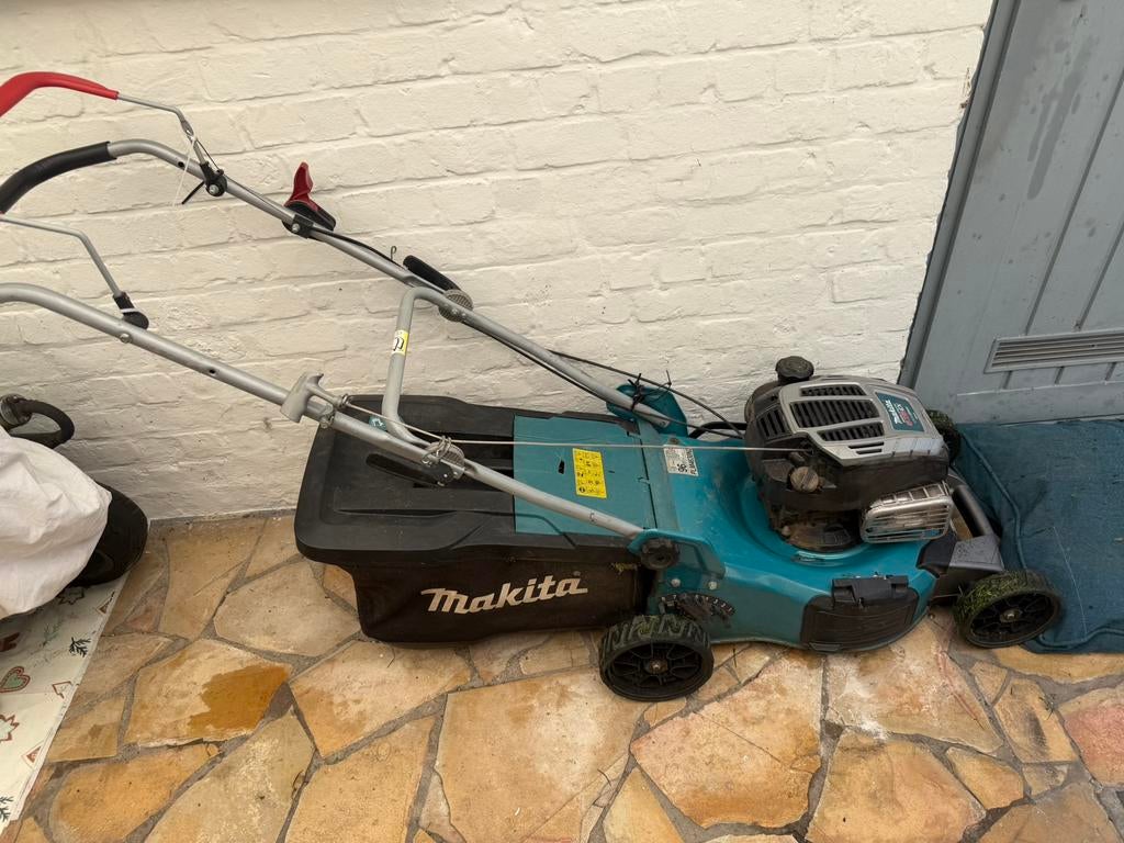 Grasmaaier benzine makita, Ophalen, Gebruikt, Benzine-grasmaaier, Opvangbak