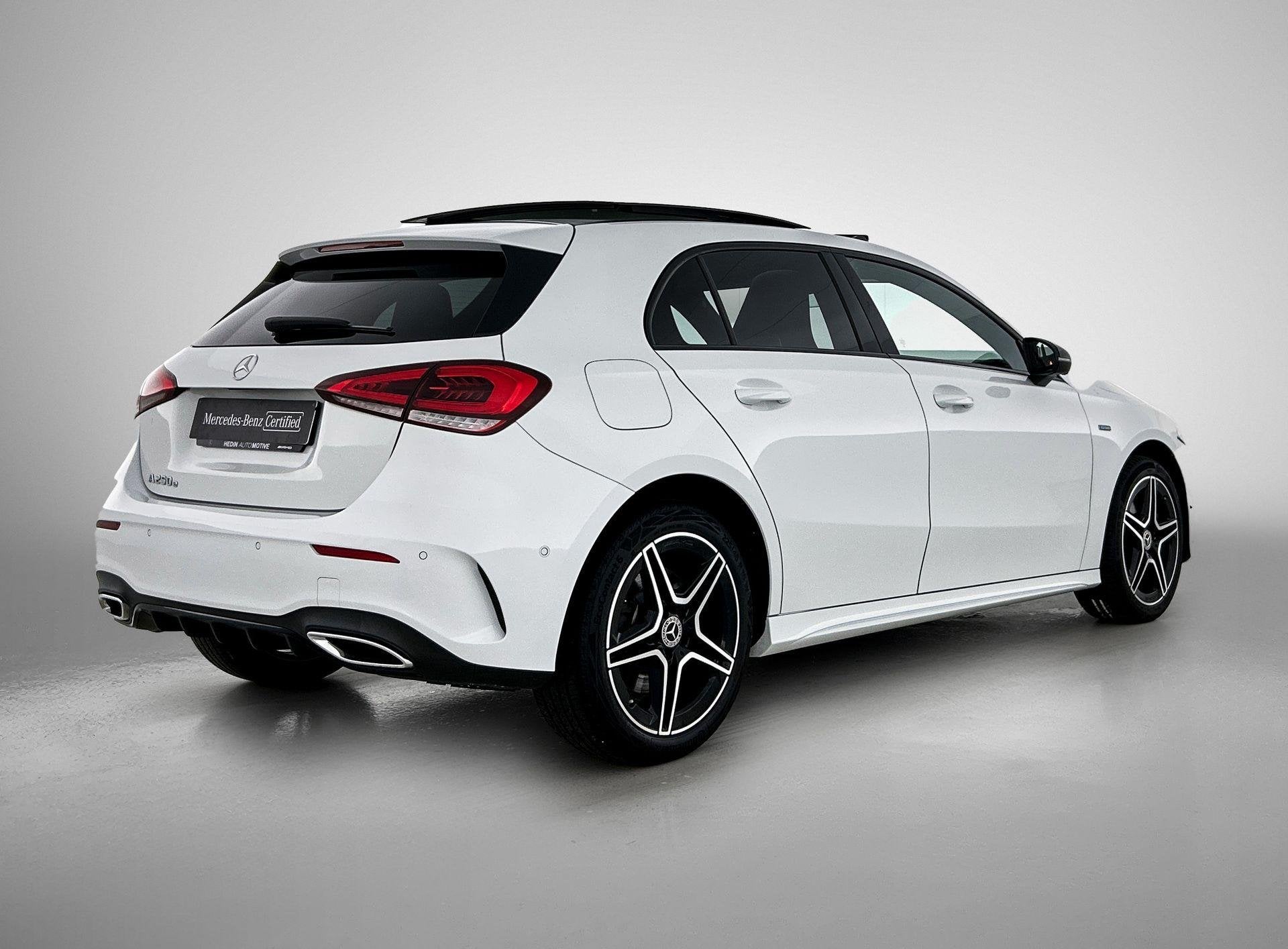 Mercedes-Benz A-Klasse 250 e Hatchback AMG Line | Panoramisc, Auto's, Stof, Gebruikt, Zwart, 4 cilinders