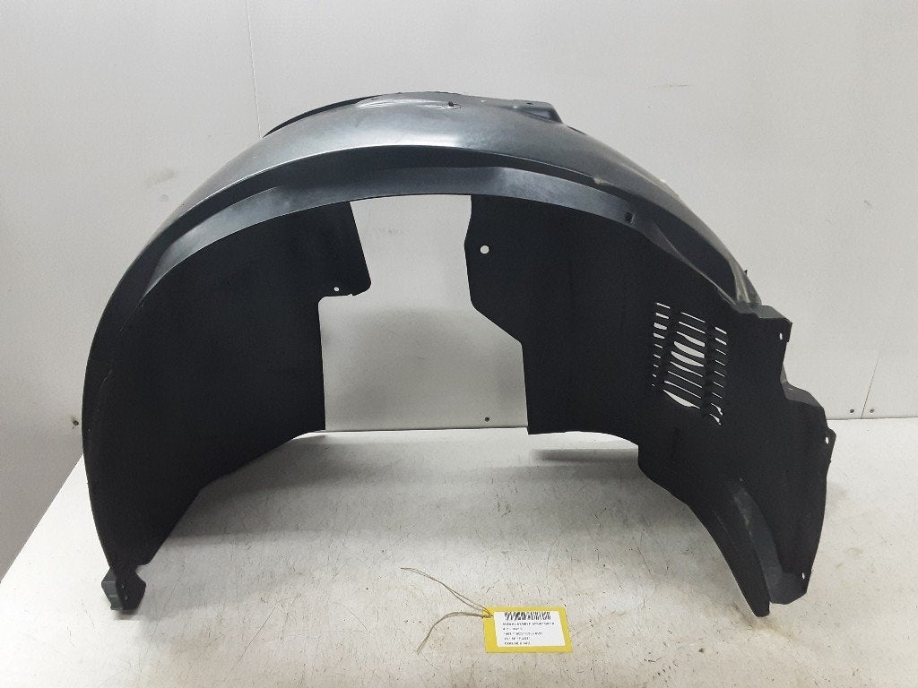 PARE BOUE AVANT DROIT Audi A3 Sportback (8YA) (8Y0821172Q), Auto-Union-Straße  1,
85057  Ingolstadt, DE, Garde-boue, Info@audi.de