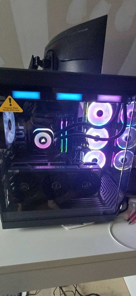 Ryzen 7 9800x3D / asus tuf 5070 ti / 64GB DDR5 ram game pc, Computers en Software, Desktop Pc's, 64 GB of meer, Verzenden, Zo goed als nieuw