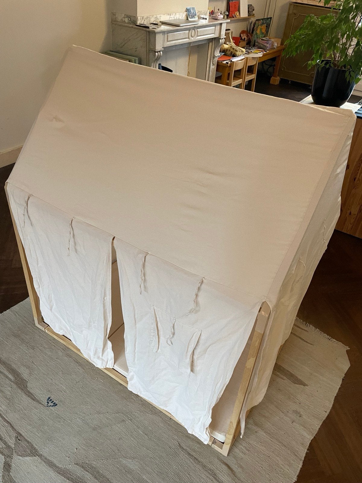 speelhuisje van hout en stof, Beige, Ophalen, Gebruikt