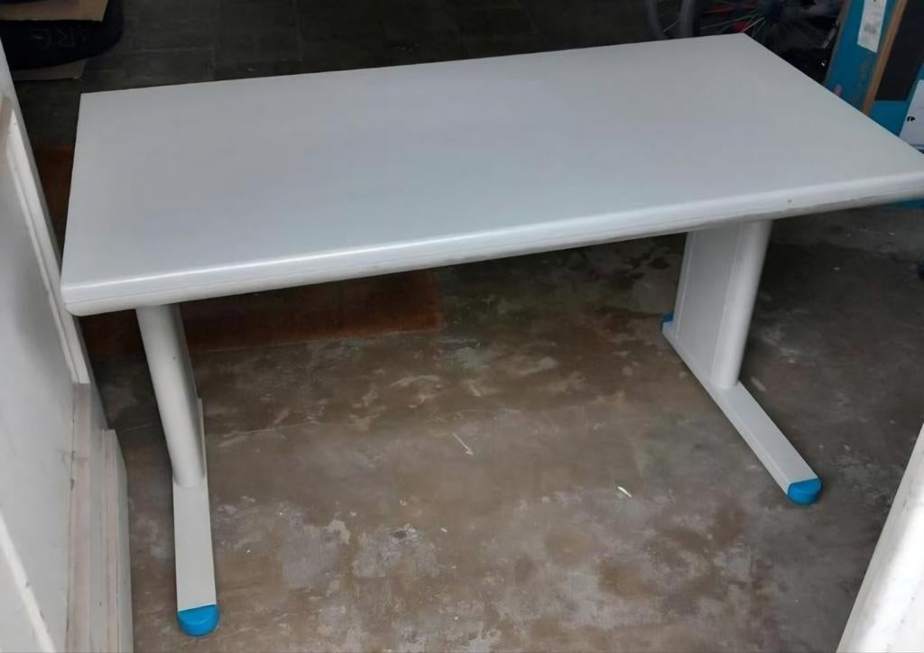 Bureau métallique professionnel

Dimensions :
Longueur 120 c, Enlèvement, IKEA, Bois