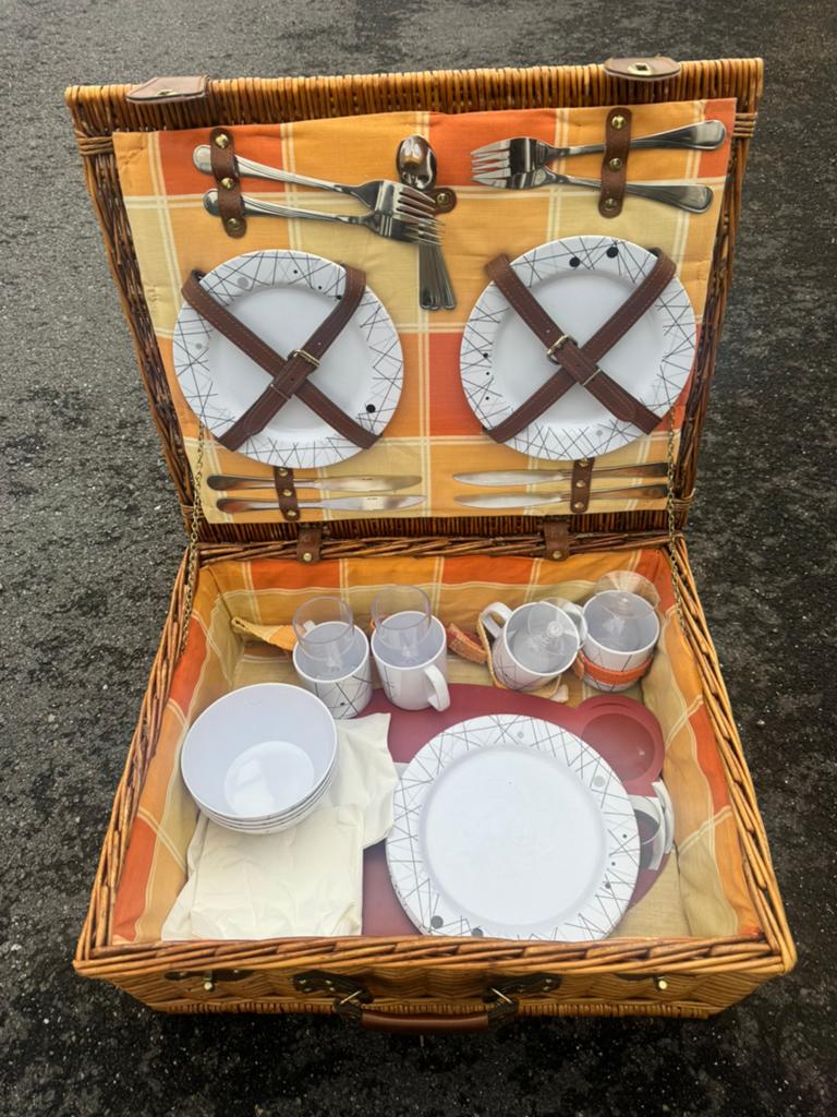 Picknick mandje met toebehoren mooi voor op wagen of vespa, Ophalen of Verzenden, Zo goed als nieuw