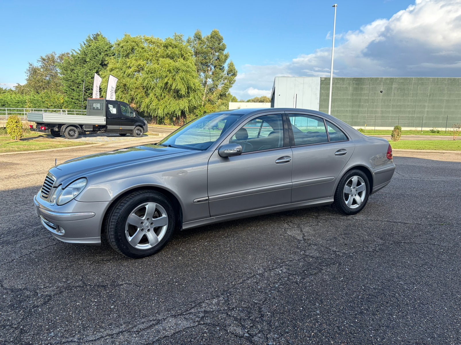 Mercedes e200 uit 2003, Auto's, Mercedes-Benz, Automaat, Beige, 5 deurs, Particulier