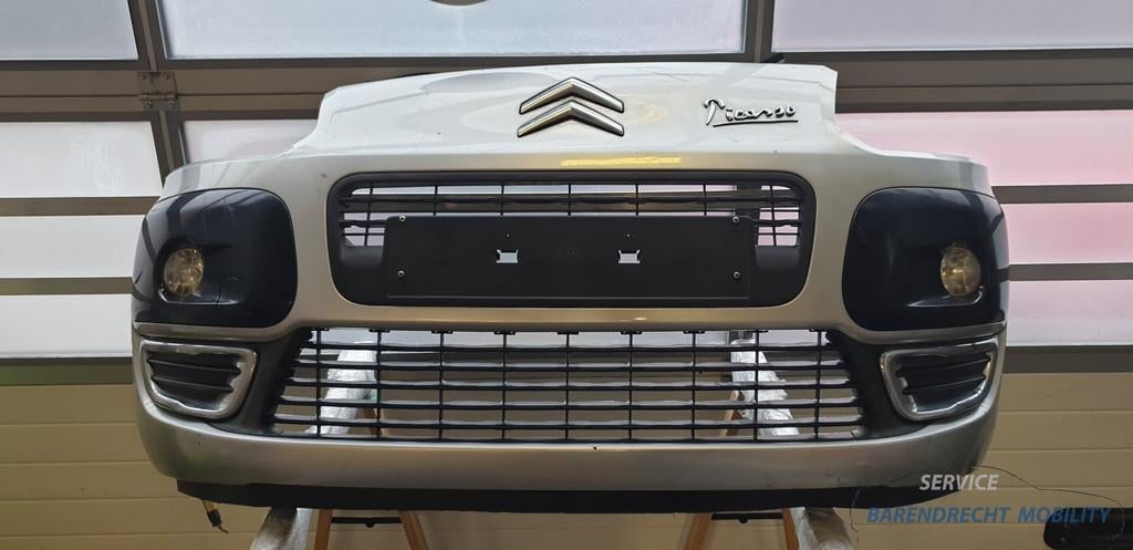 Voorbumper met grille Citro n C3 Picasso zilver origineel ge, Auto-onderdelen, Carrosserie, Bumper, Citroën, Voor, Gebruikt