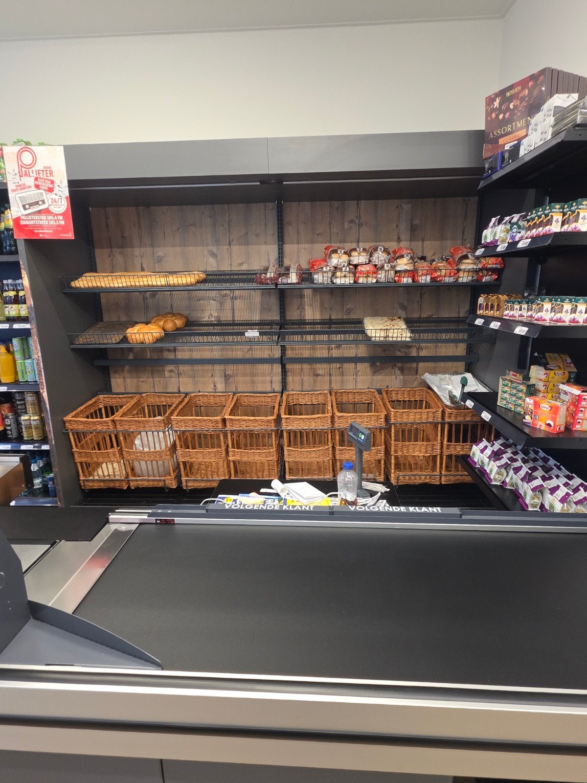 Broodkast / broodvitrine met manden en legplanken., Enlèvement