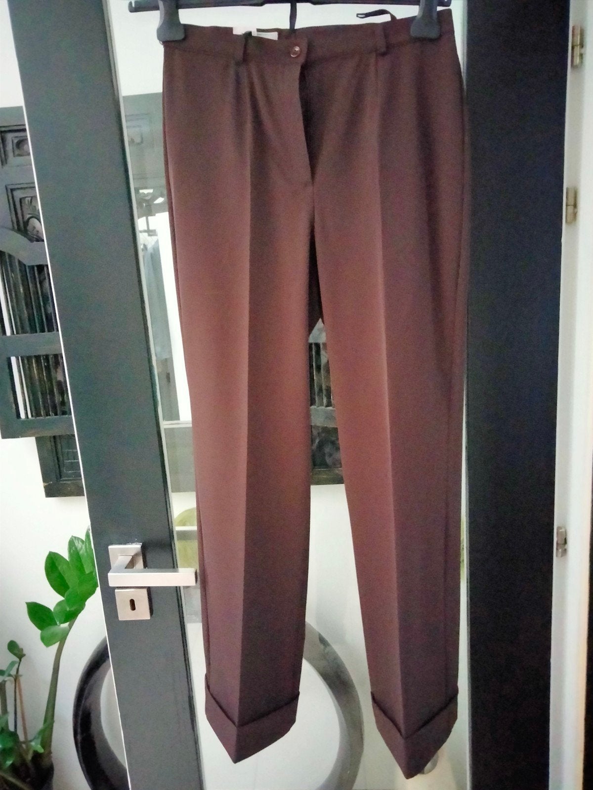 Donkerbruine geklede broek met plooi en omslag.Merk Chalise., Kleding | Dames, Ophalen of Verzenden