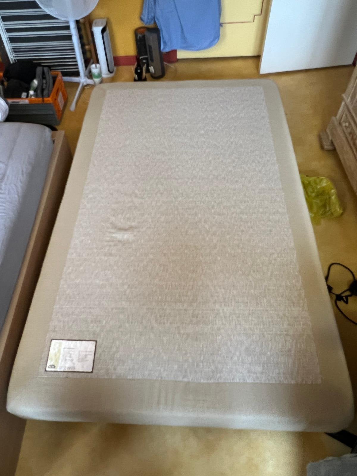Sommier et mattelas 120cm x 200cm, Maison & Meubles, Chambre à coucher | Lits, Tissu, Beige, Une personne, Enlèvement