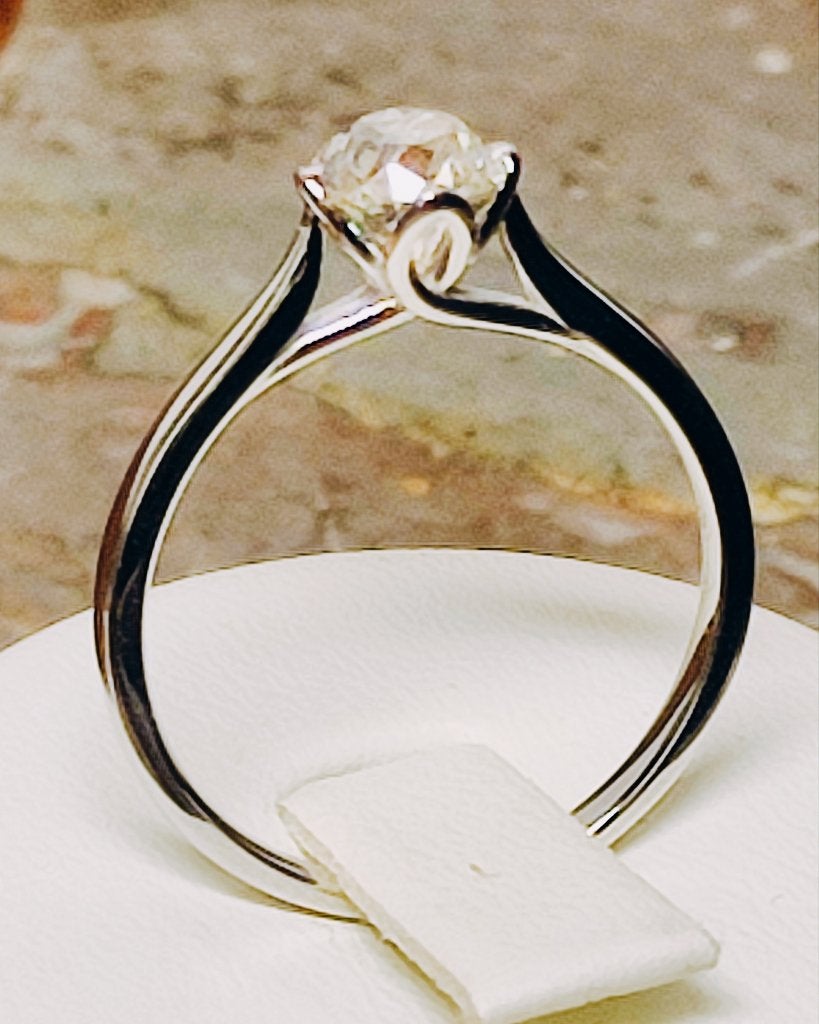 Solitaire ring met diamant 0,77kt, Certificaat ALGT, Ophalen of Verzenden, Zo goed als nieuw, Met edelsteen, Dame