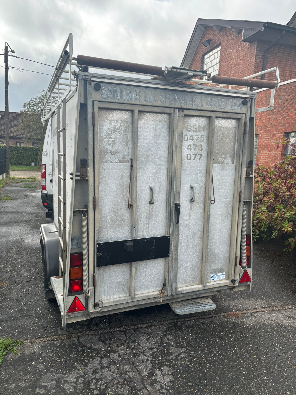 IFOR Williams gesloten aanhangwagen, Enlèvement, Utilisé