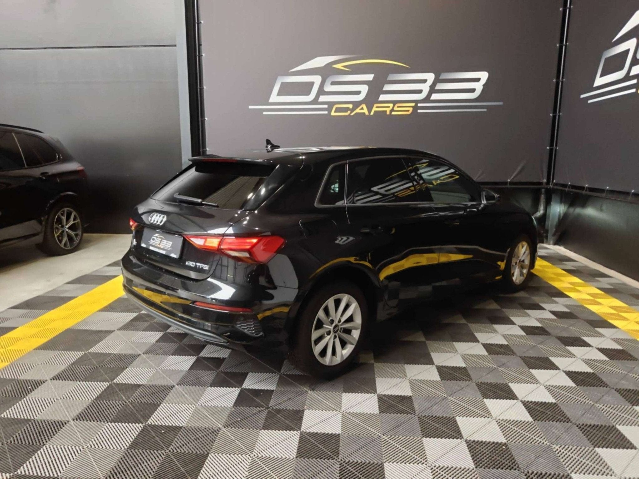 Audi A3 30 TFSI AUTOMAAT/LED/WarmLeder/17"/AdCruise/Virtua, Auto's, Audi, Gebruikt, Zwart, Zwart, Leder