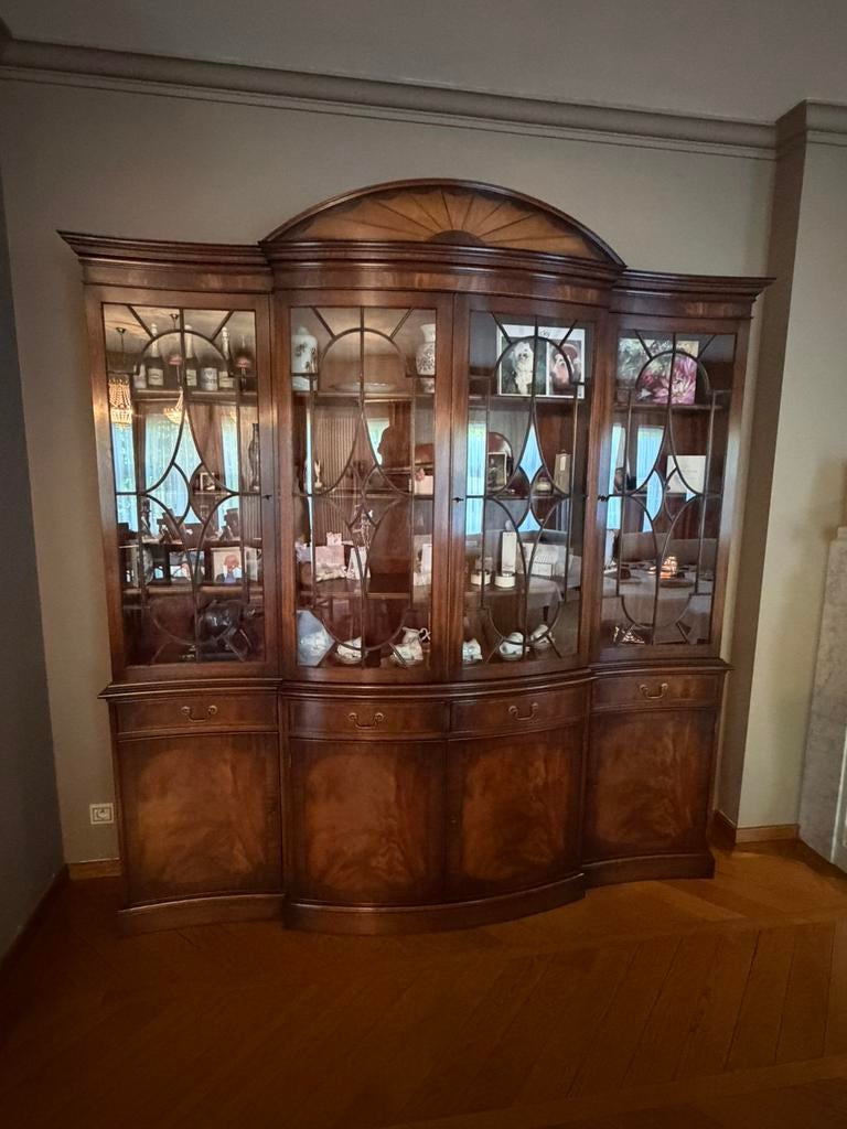 Grote Antieke kast, Ophalen