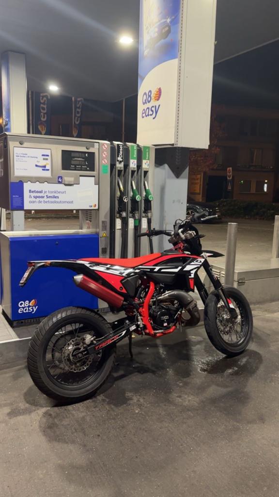Beta rr track 50 cc, Fietsen en Brommers, Ophalen, 6 versnellingen, Gebruikt, Klasse B (45 km/u)