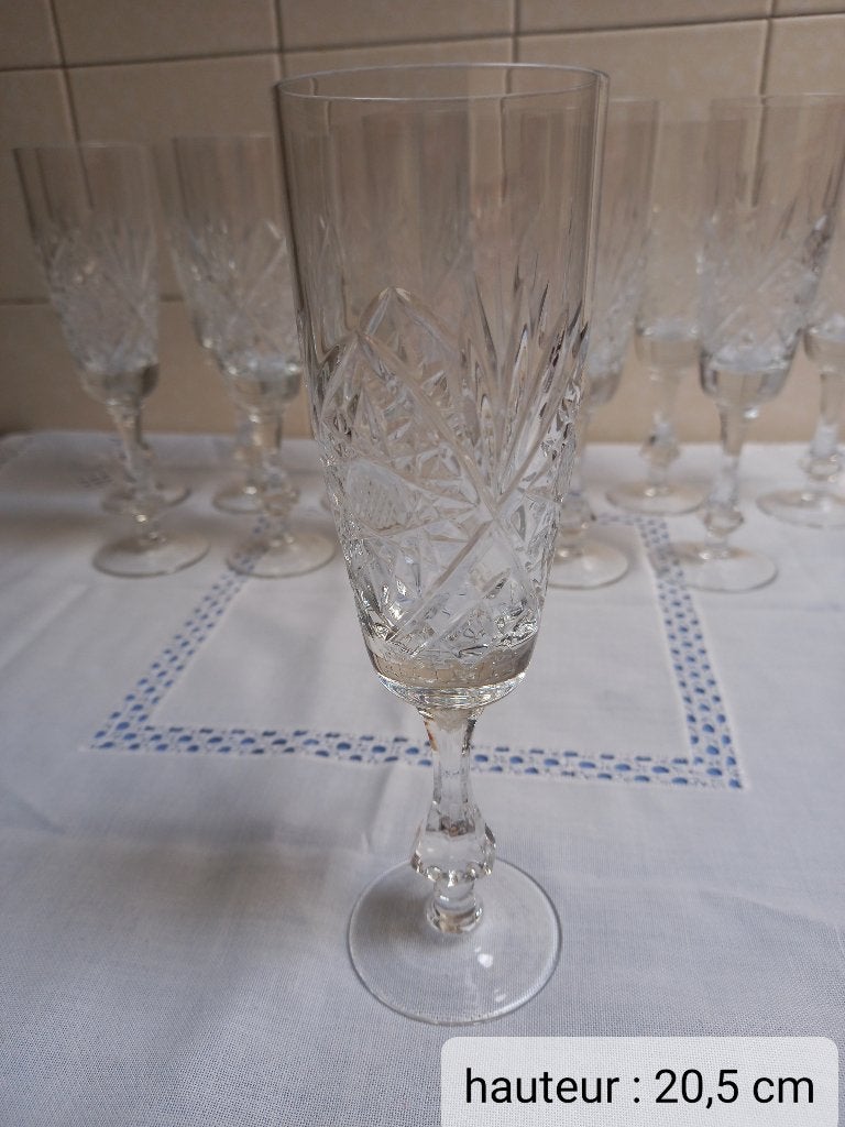 12 champagneglazen met geslepen kristallen, Ophalen