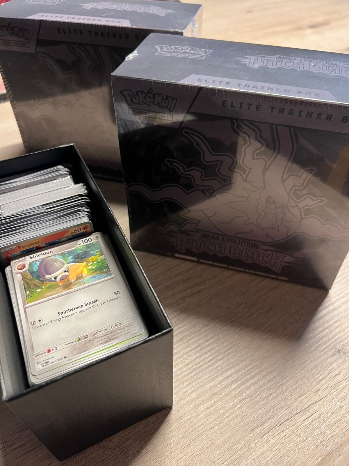 2x Pitch Black ETB - 2400Mol, Ophalen, Zo goed als nieuw