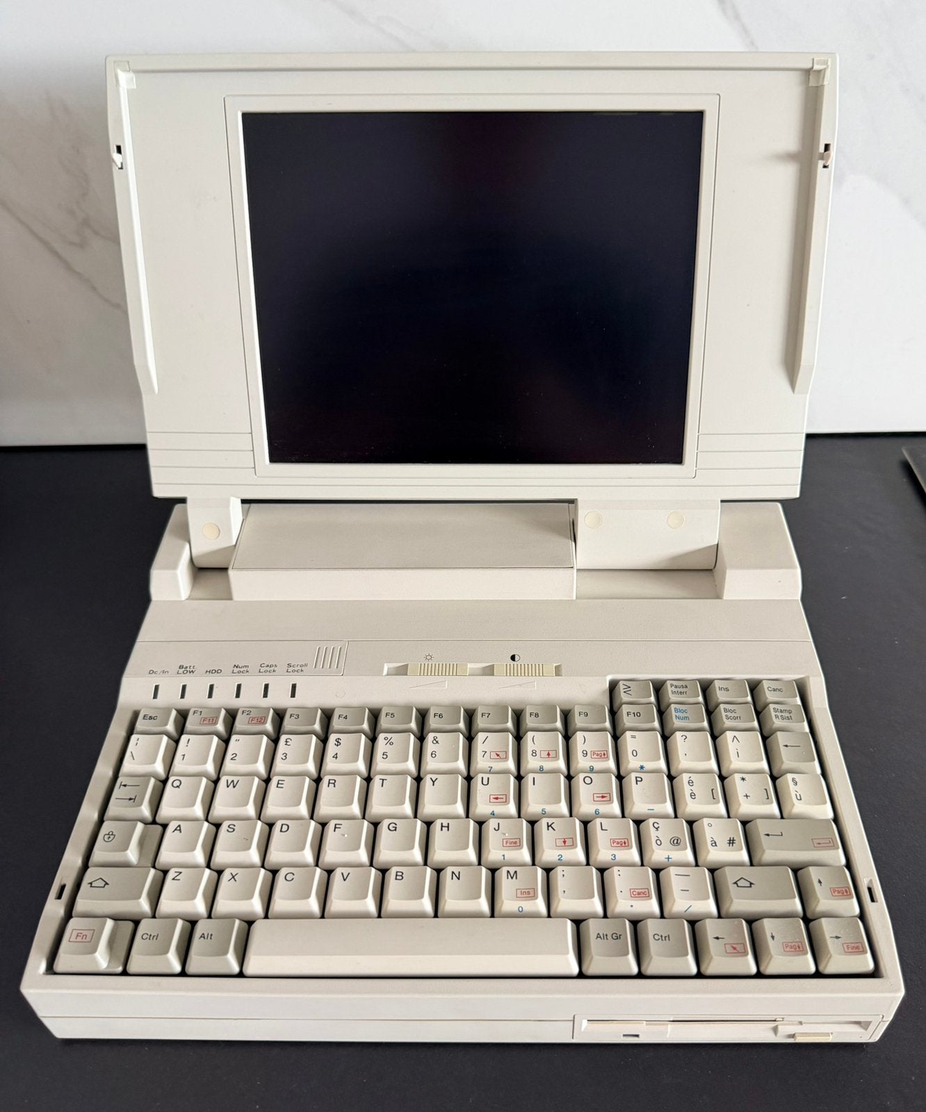 Zeldzame laptop Tau Tandon NB/386SX 1991., Computers en Software, Vintage Computers, Ophalen of Verzenden