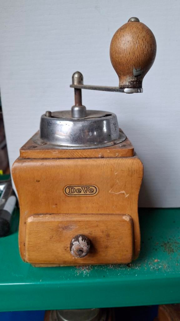 Klassieke Handmatige Koffiemolen – DeVe (Dienes-Veenendaal), Antiek en Kunst, Antiek | Keukengerei, Ophalen