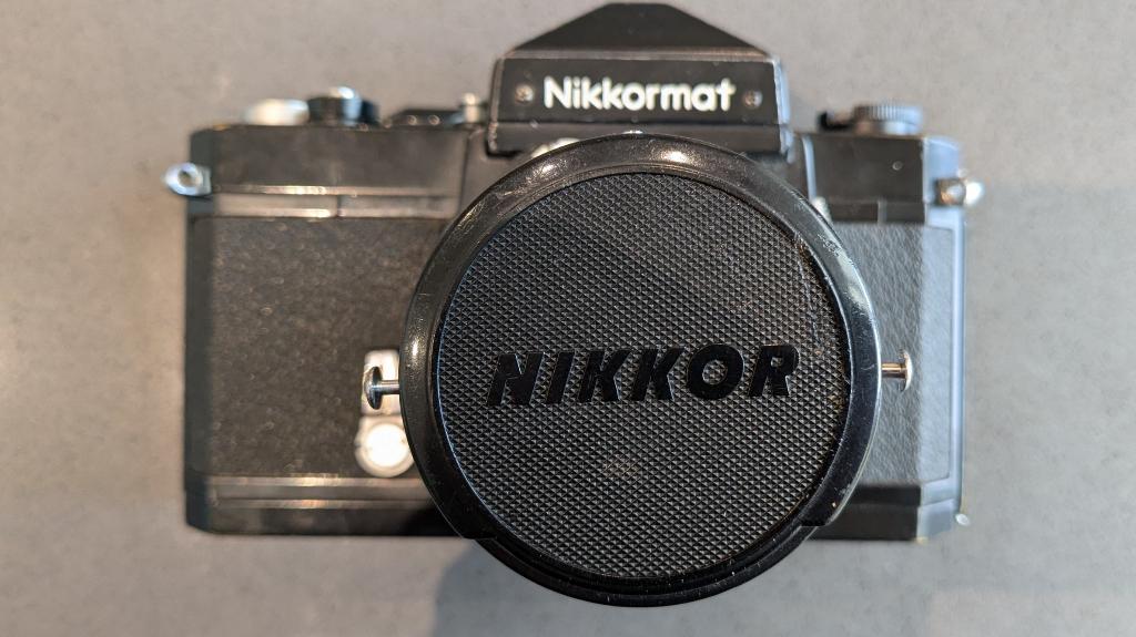 Boîtier Nikkormat ft noir avec Nikkor H C 1:3.5 28 mm, Enlèvement ou Envoi, Utilisé, Reflex miroir, Nikon