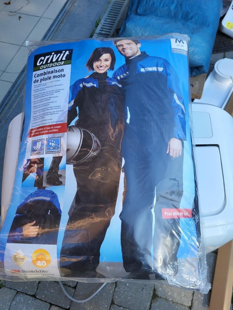 Combinaison moto pour la pluie, Enlèvement