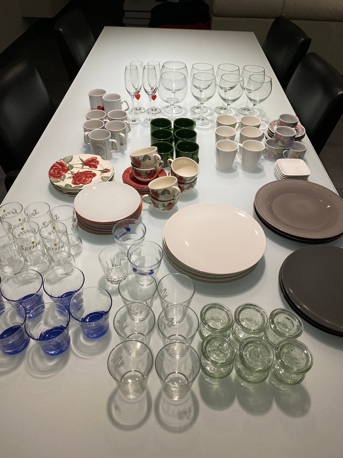 Assiettes, tasses à café, verres, Maison & Meubles, Enlèvement, Comme neuf, Assiettes(s)