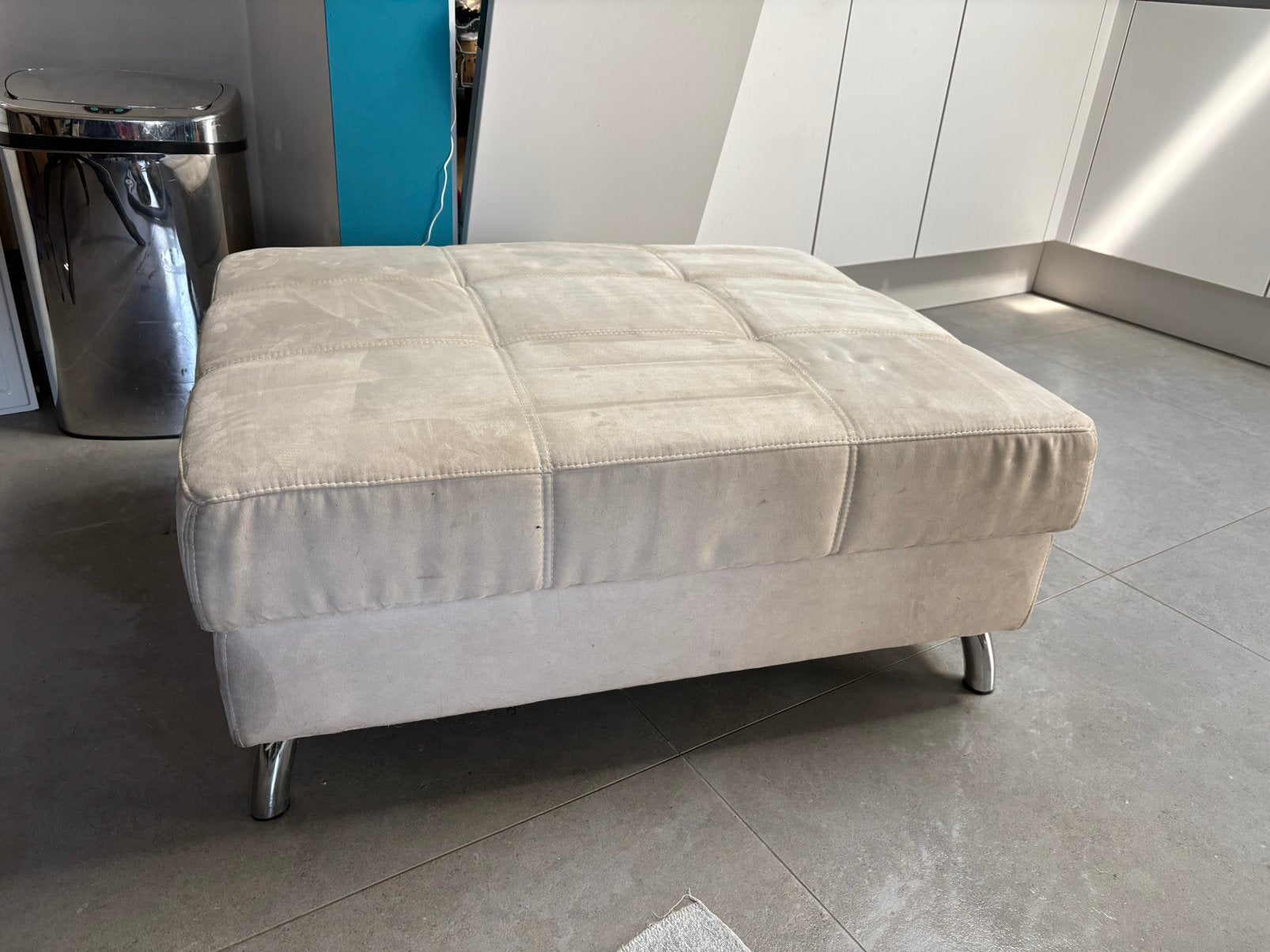Gratis beige poef, Huis en Inrichting, Ophalen, Gebruikt, 75 tot 100 cm, 75 tot 100 cm